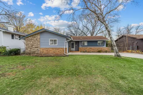 233 Redwood Ave, Elk Grove Village, IL 60007