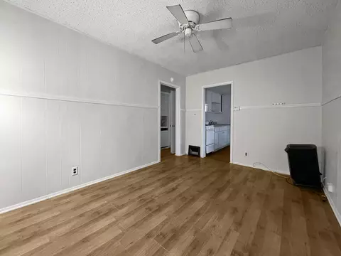 658 Algona Ave, Elgin, IL 60120 photo 4