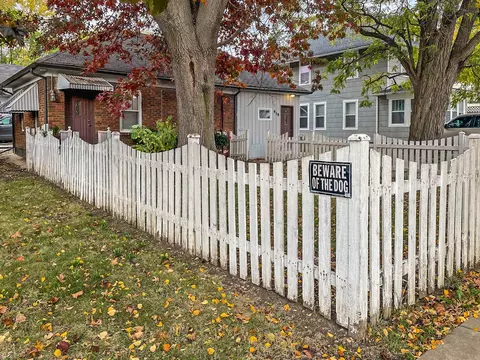 658 Algona Ave, Elgin, IL 60120 photo 2