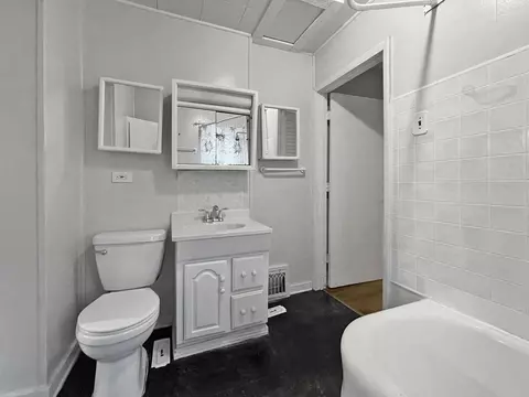 658 Algona Ave, Elgin, IL 60120 photo 11