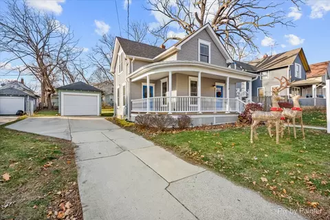 118 S Liberty St, Elgin, IL 60120