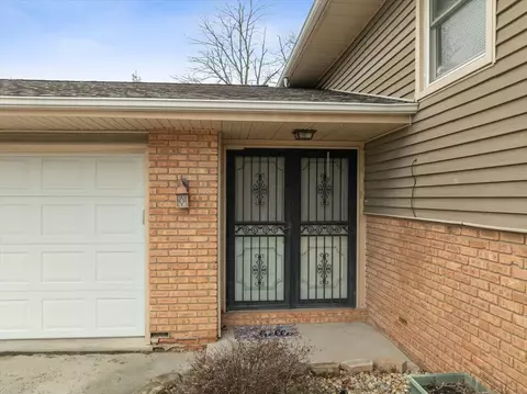 305 N Bone Dr, Normal, IL 61761 photo 3