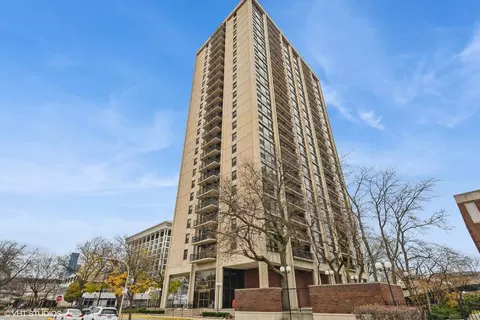 2605 S Indiana Ave #303, Chicago, IL 60616