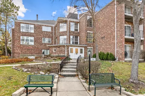 540 Biesterfield Rd #206, Elk Grove Village, IL 60007