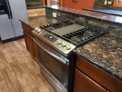 Kitchen - 16456 S Lily Cache Rd, Plainfield, IL 60586 photo 5 of 6