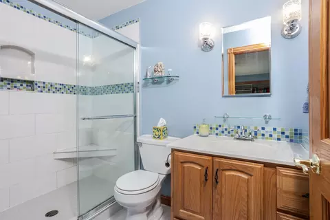 Bath - 1305 Clover Ln, Normal, IL 61761 photo 3 of 3