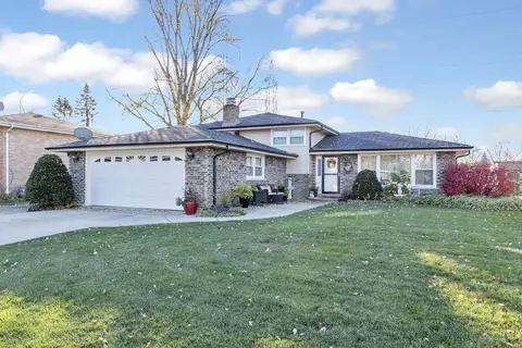 10648 S Michael Dr, Palos Hills, IL 60465