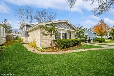 1716 S Cora St, Des Plaines, IL 60018