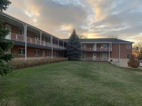 1445 W Touhy Ave #2B, Park Ridge, IL 60068