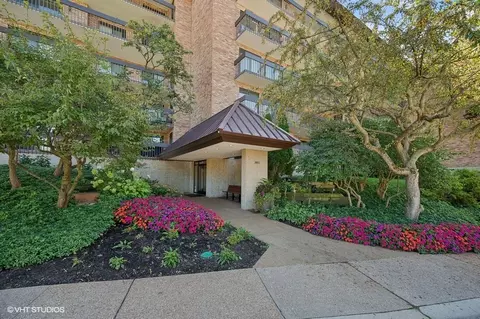 3801 Mission Hills Rd #503, Northbrook, IL 60062