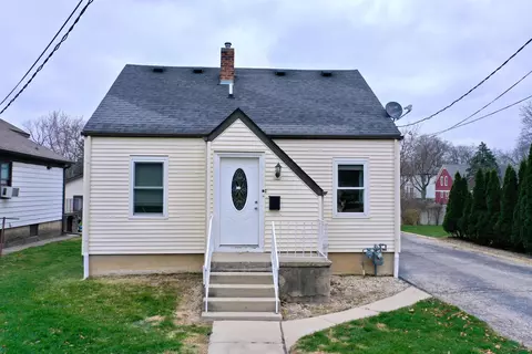 612 Northampton St, Woodstock, IL 60098