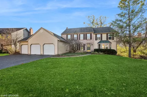 1415 Spring Hill Dr, Algonquin, IL 60102