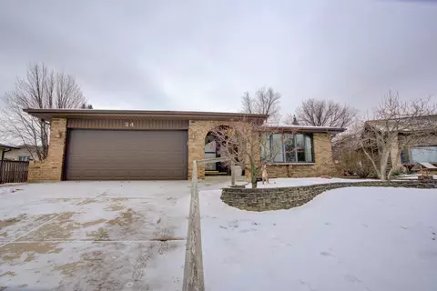 24 Evergreen Pl, Lemont, IL 60439