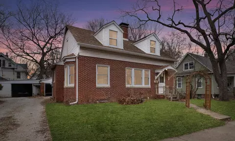 702 W Illinois St, Urbana, IL 61801