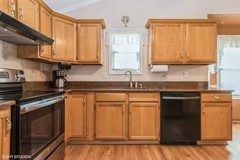 Kitchen - 13482 S Silverleaf Rd, Plainfield, IL 60544 photo 1 of 2
