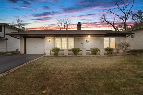 148 N Lancaster Dr, Bolingbrook, IL 60440