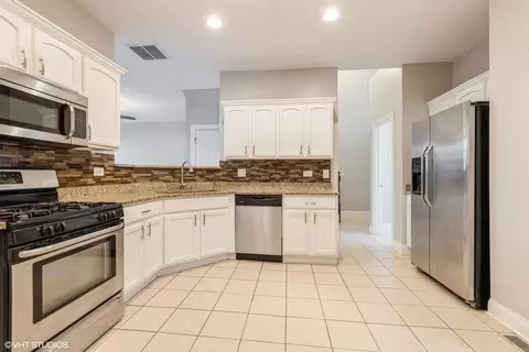 2341 Summerlin Dr, Aurora, IL 60503 photo 3