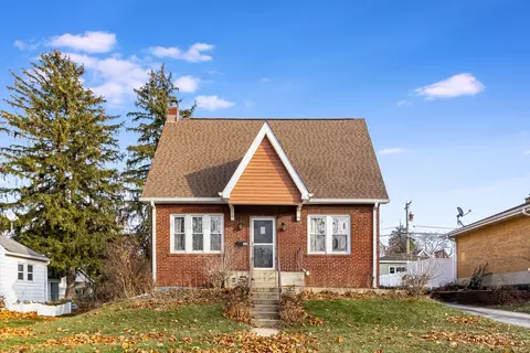 109 N Park St, Westmont, IL 60559