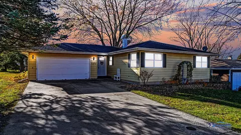 221 Highland Ave, Hampshire, IL 60140