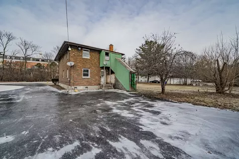 502 Crescent St, Wheaton, IL 60187