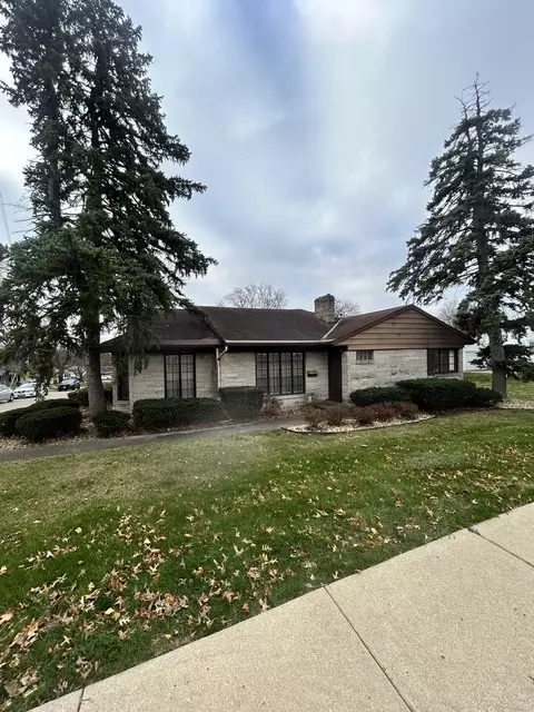 2002 Shooting Park Rd, Peru, IL 61354 photo 2