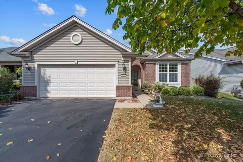 2810 Beacon Point Cir, Elgin, IL 60124