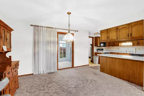 Dining - 615 E Walnut St, Peotone, IL 60468 photo 1 of 1