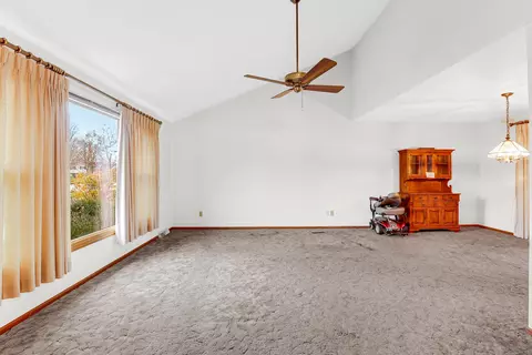 Living - 615 E Walnut St, Peotone, IL 60468 photo 4 of 5