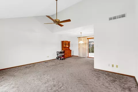 Living - 615 E Walnut St, Peotone, IL 60468 photo 3 of 5