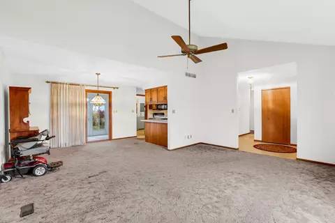 Living - 615 E Walnut St, Peotone, IL 60468 photo 2 of 5