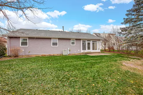 Exterior - 615 E Walnut St, Peotone, IL 60468 photo 5 of 6