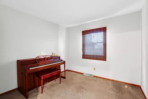 Bedroom - 615 E Walnut St, Peotone, IL 60468 photo 3 of 3