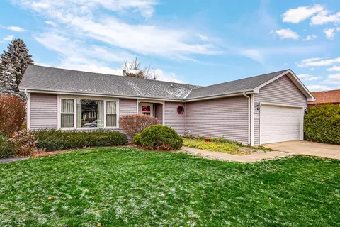 615 E Walnut St, Peotone, IL 60468