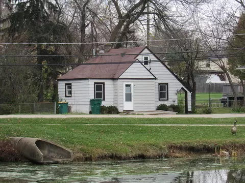 14 E Clarendon Dr, Round Lake Beach, IL 60073