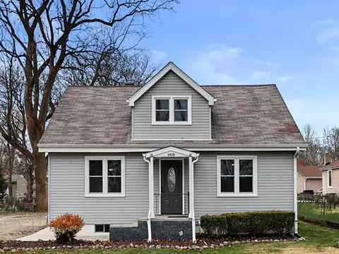 2423 Beachside Rd, Mchenry, IL 60050
