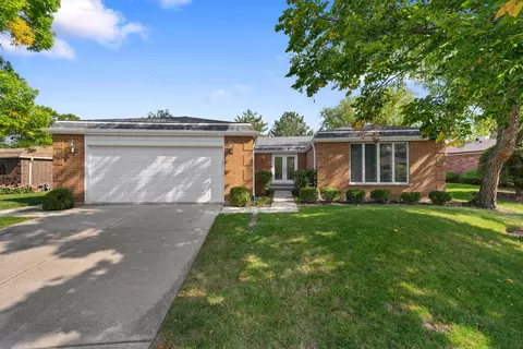 318 Basswood Dr, Northbrook, IL 60062