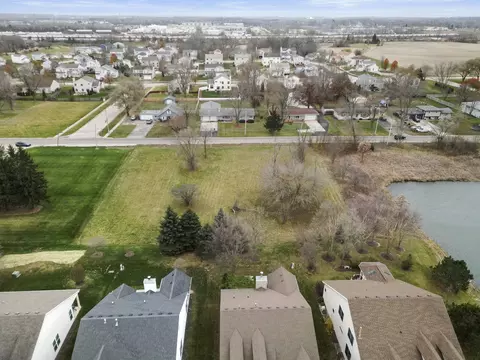 2070 Sheffer Rd, Aurora, IL 60505 photo 4