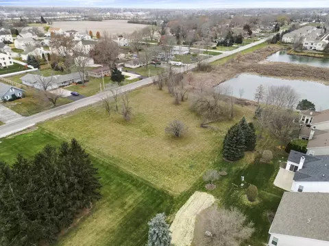 2070 Sheffer Rd, Aurora, IL 60505 photo 3