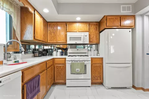 Kitchen - 4943 E Circle Dr #303, Crestwood, IL 60445 photo 1 of 6