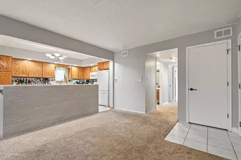 Kitchen - 4943 E Circle Dr #303, Crestwood, IL 60445 photo 4 of 6