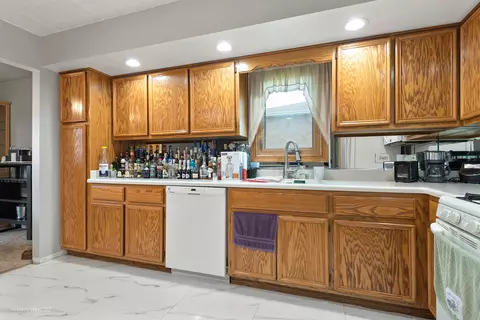 Kitchen - 4943 E Circle Dr #303, Crestwood, IL 60445 photo 2 of 6