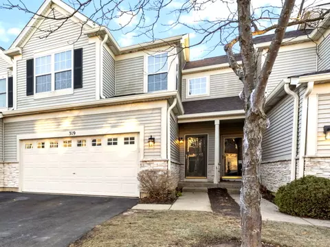 319 Robin Glen Ln, South Elgin, IL 60177