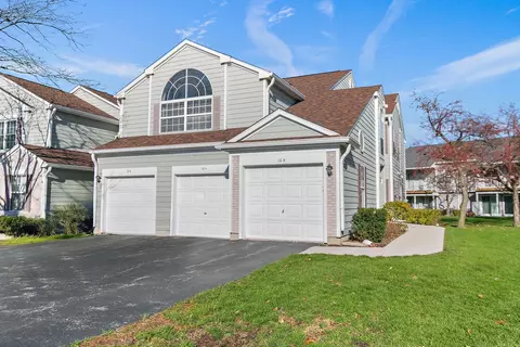 16 Taylor Ct #B, Streamwood, IL 60107
