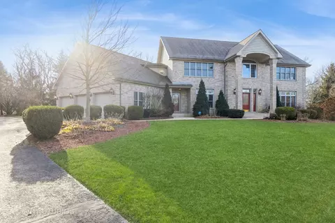 2811 Federal Ct, Crystal Lake, IL 60012