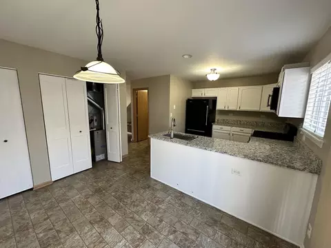Kitchen - 896 Emerald Dr, Pingree Grove, IL 60140 photo 2 of 3