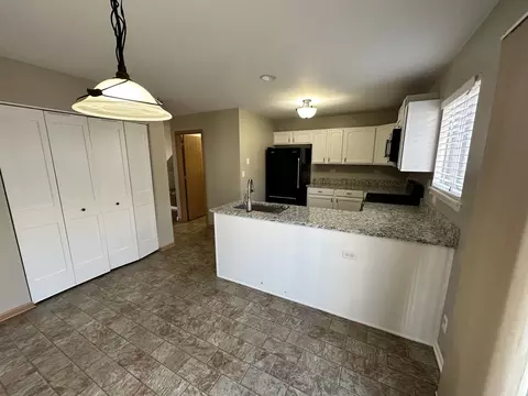 Kitchen - 896 Emerald Dr, Pingree Grove, IL 60140 photo 3 of 3