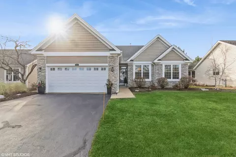 715 Nashua Ct, Crystal Lake, IL 60012