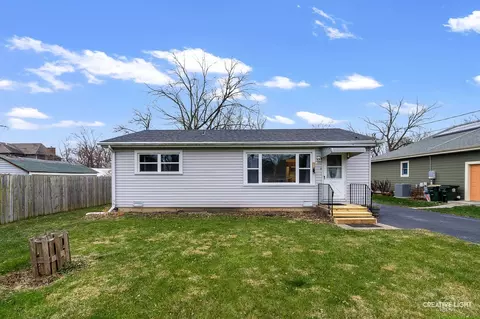 3 S320 Pattermann Rd, Warrenville, IL 60555