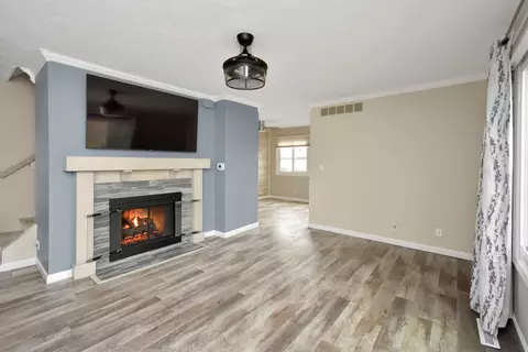 Living - 1405 E Vernon Ave #4, Normal, IL 61761 photo 1 of 3