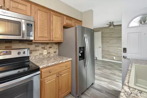 Kitchen - 1405 E Vernon Ave #4, Normal, IL 61761 photo 2 of 3